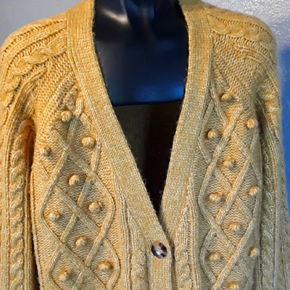 Cupcakes and Cashmere new acrylic sweater - Picture 3 of 5